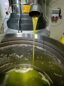 Milas memecik soğuk sıkım sızma  2 LT